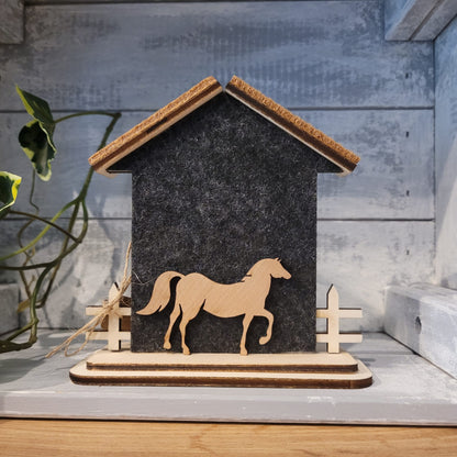 Tierisches Zuhause aus Filz & Holz